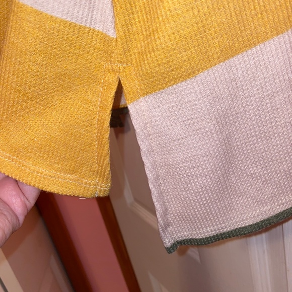 ✨$5!✨ Honeyme Wide Striped Top - Picture 6 of 10